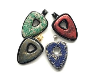 Created by The Beading Gem (Evelyn Holy CaBezel was used)