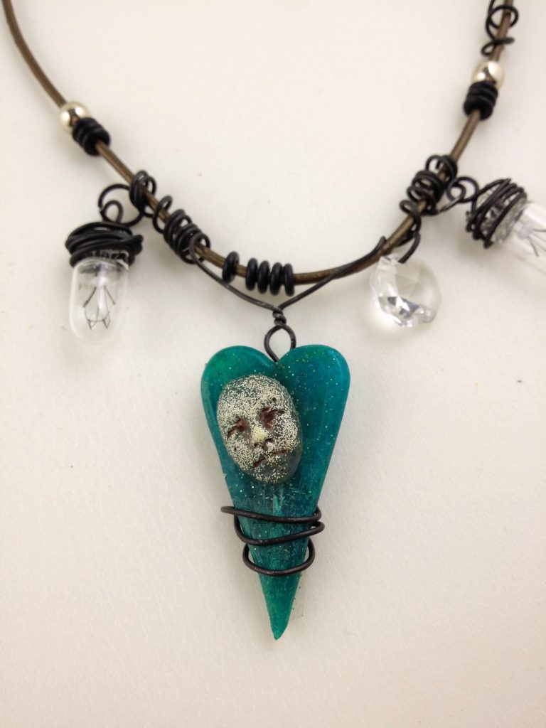Steampunk heart jewelry using polymer clay